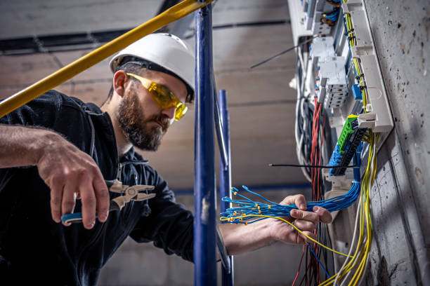 Best Affordable Emergency Electrician  in Waterloo, IA